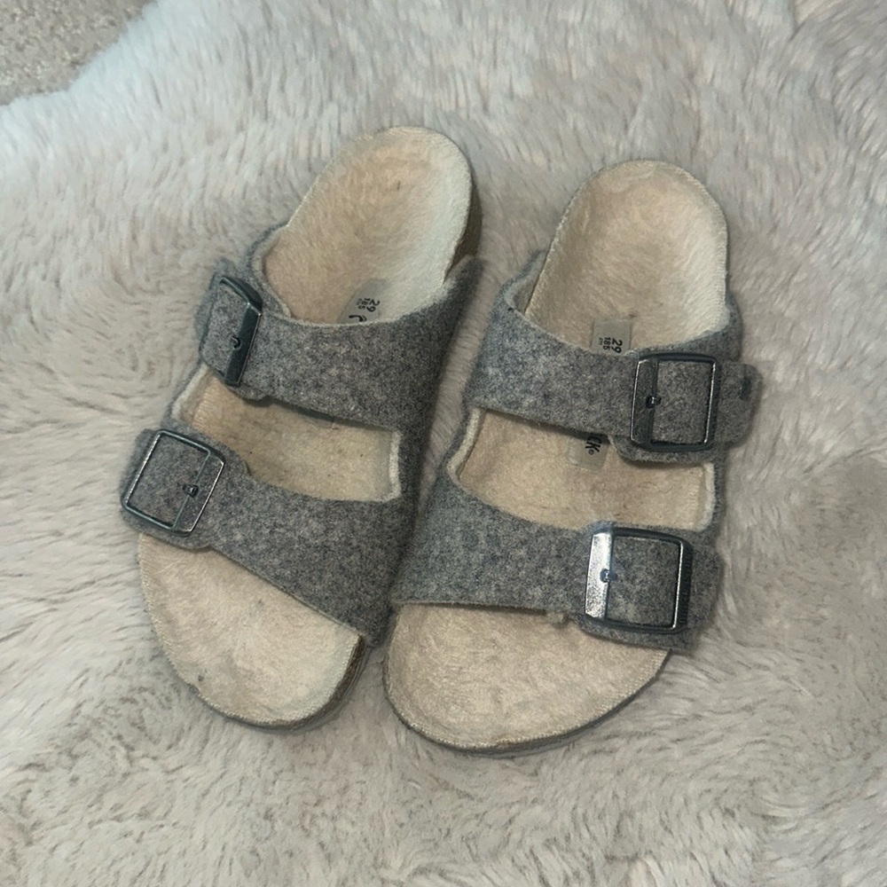 Kids Birkenstocks in grey wool and fleece lined